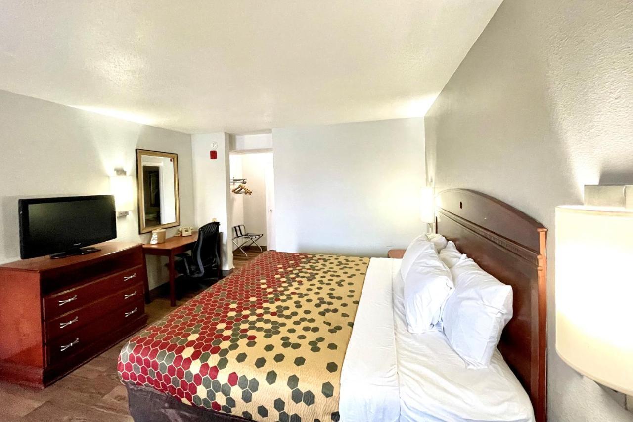Red Carpet Inn Philadelphia Airport Lester Bagian luar foto